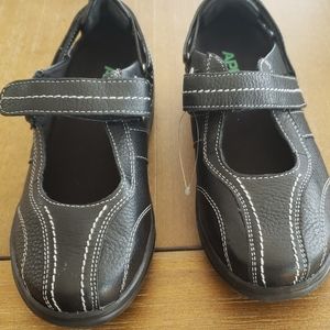 NEVER WORN APEX SHOES